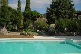 Chalet sierra Madrid jardín piscina barbacoa