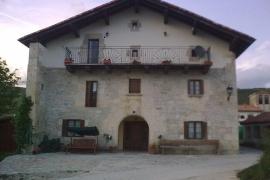 Juansinena  casa rural en Juslapeña (Navarra)