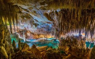 Las 7 cuevas más impresionantes de España